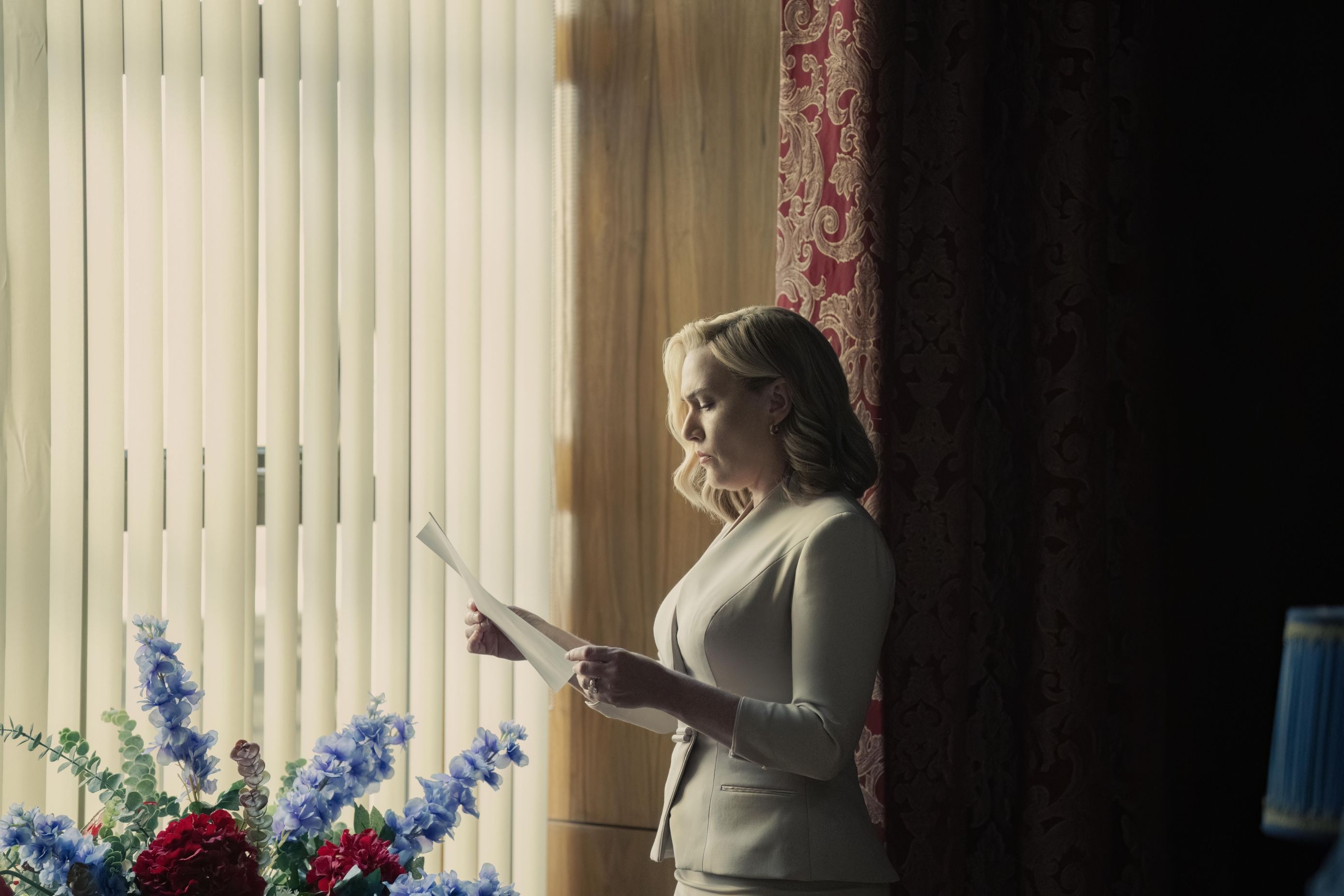 Kate Winslet i Hugh Grant u novoj mini seriji „Režim“ koju nestrpljivo iščekujemo