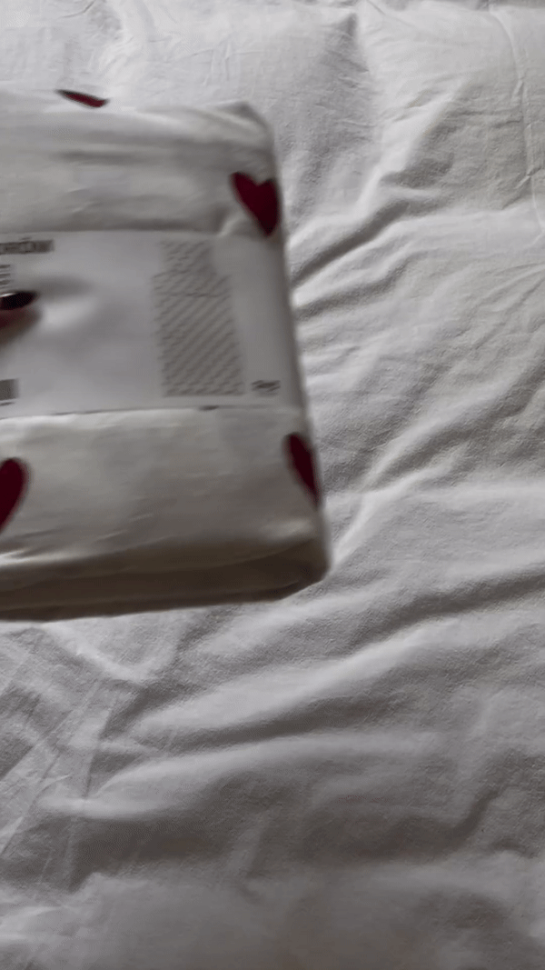 Viralnu IKEA posteljinu sa srcima dodajemo na Valentine’s Wishlist