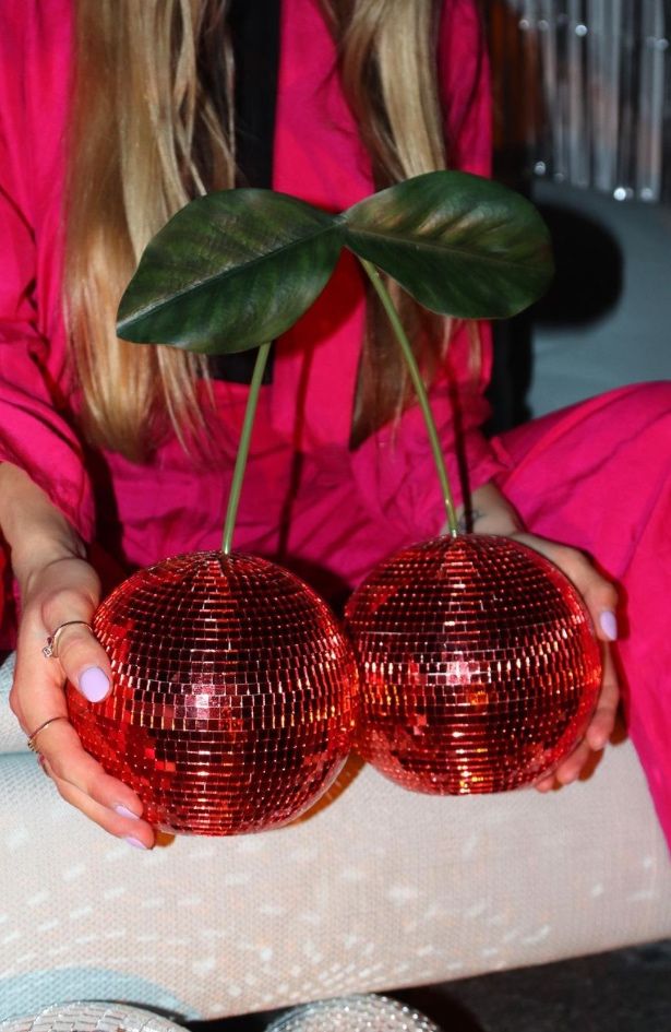 Wishlist: Cherry Disco kugle brenda Sofiest Designs