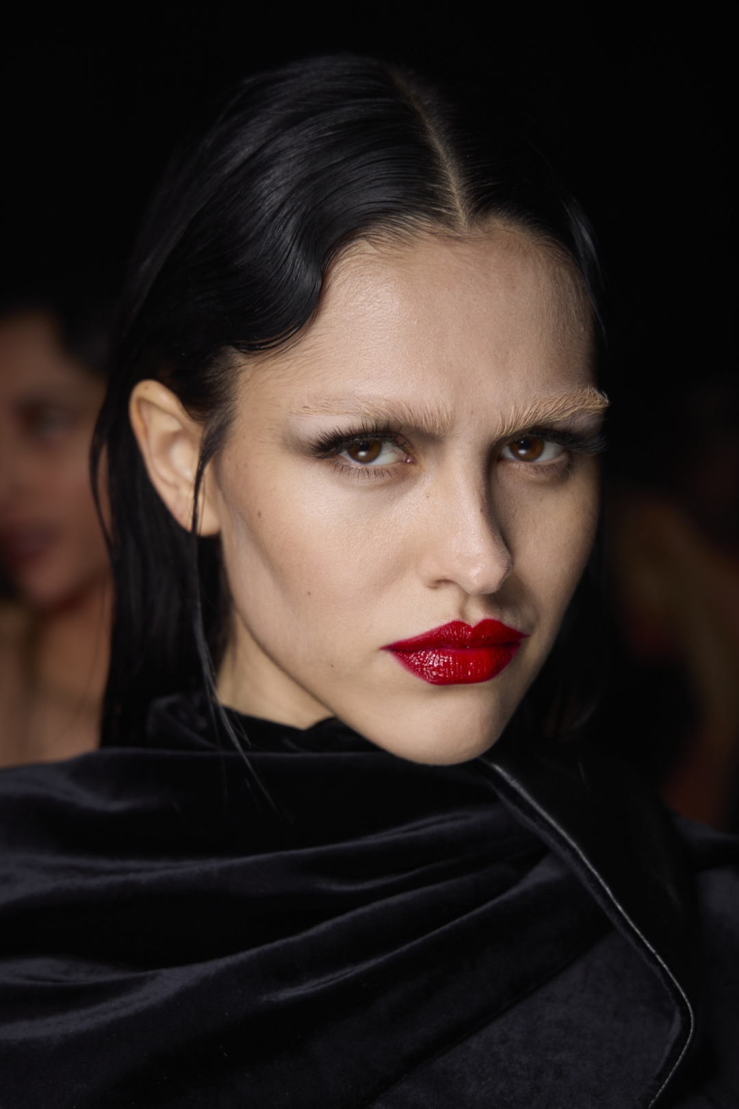 Fashion week recap: Milano i Pariz kažu da je vreme za crne senke i eyeliner