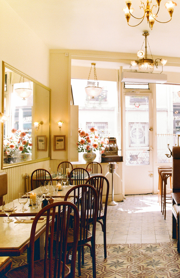 Bistrot des Tournelles: Skriveni restoran u Parizu u kojem su Dua Lipa i Callum Turner uživali u romantičnoj večeri