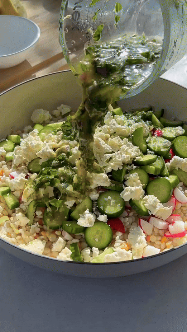 Recept dana: Couscous salata sa specijalnim dresingom