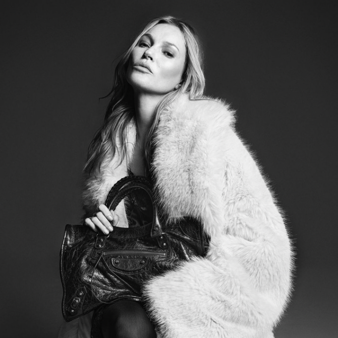 Balenciaga i Kate Moss vraćaju ikonični model torbe kroz prizmu „LE CITY“ kampanje