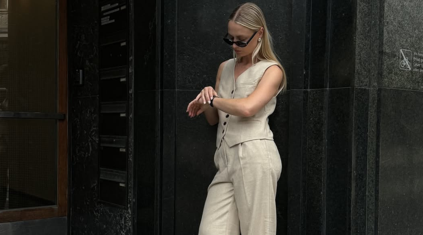 Pantalone u bež nijansi su obavezne u svakom ormaru – pronašli smo najbolje modele u high-street ponudi