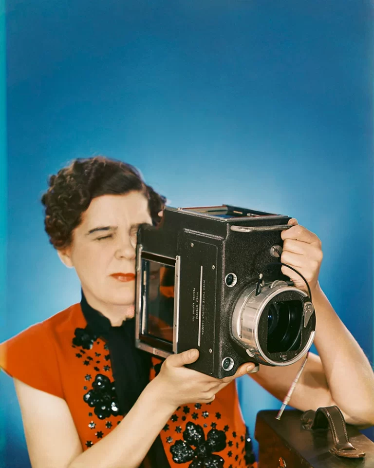Self-Portrait with Vivex One-Shot Camera 1937 Tri-colour separation negative National Portrait Gallery, London Purchased with support from the Portrait Fund, 2021 (x223230)