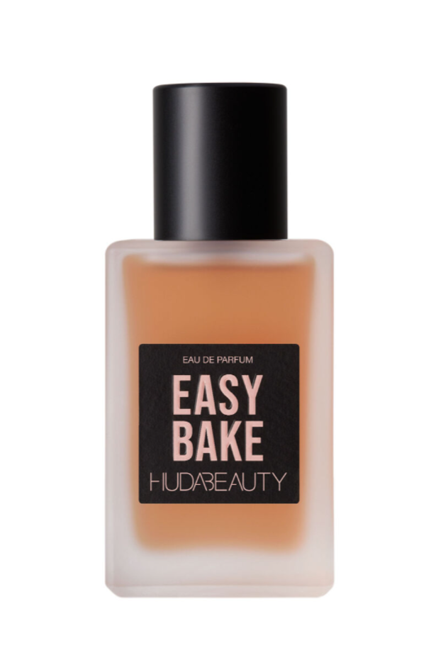 Breaking news: Nakon popularnog Huda Beauty Easy Bake setting pudera stiže nam i limited edition parfem istog mirisa