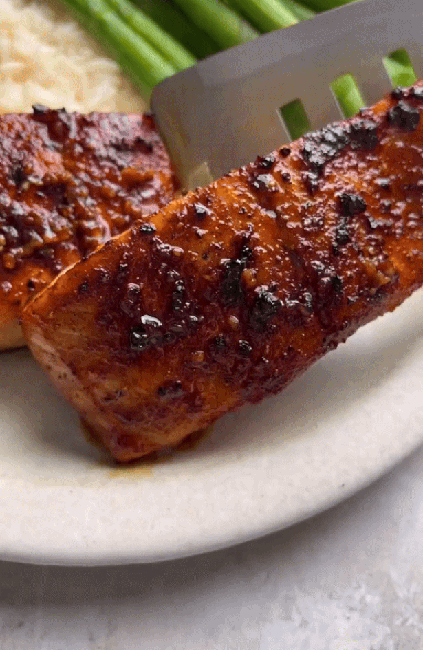 Honey Garlic Salmon – posno i pikantno jelo za čiju pripremu je potrebno dvadeset minuta