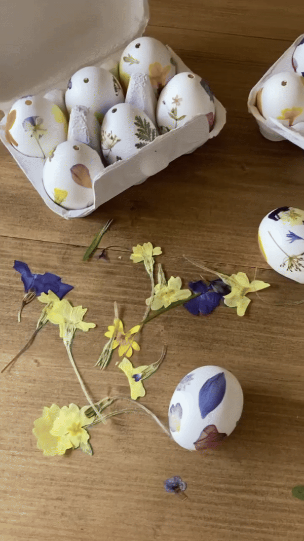 presovano cveće uskršnja jaja dekoracija