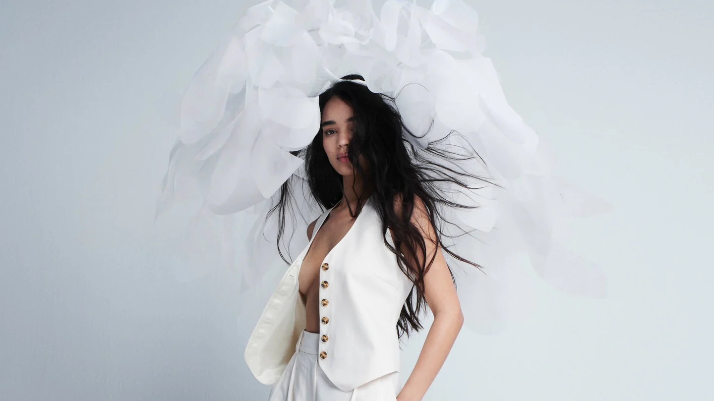 Soft feminine glow: RAT & BOA novom Genesis kolekcijom predstavlja timeless elegantne komade