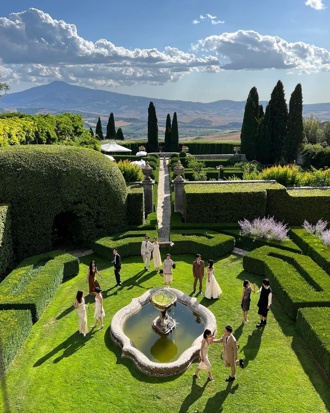 From Italy, With Amore: Imanje u Toskani čija bašta je idealna za prolećna venčanja na otvorenom