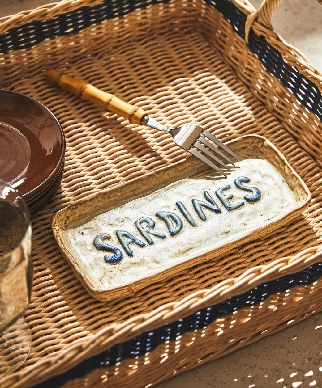 keramička činija za posluživanje sa motivom sardina