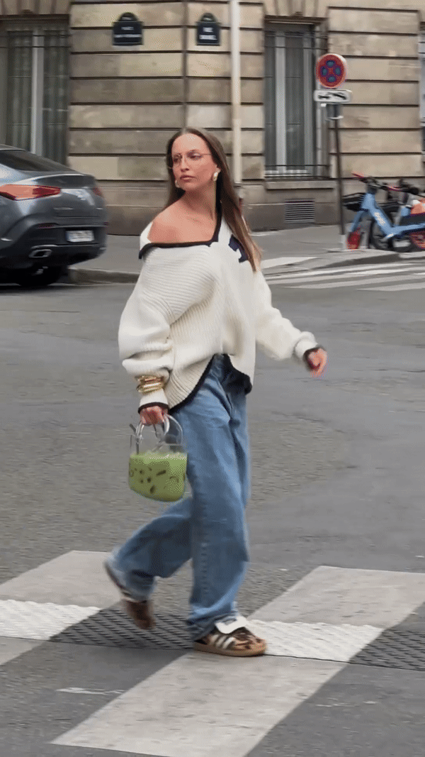 Nakit preko odevnih komada: Evo kako nosimo trend sezone