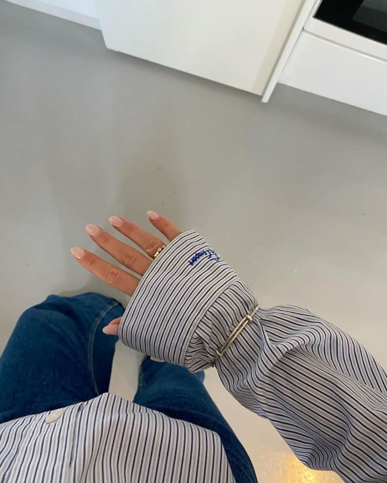 Nakit preko odevnih komada: Evo kako nosimo trend sezone