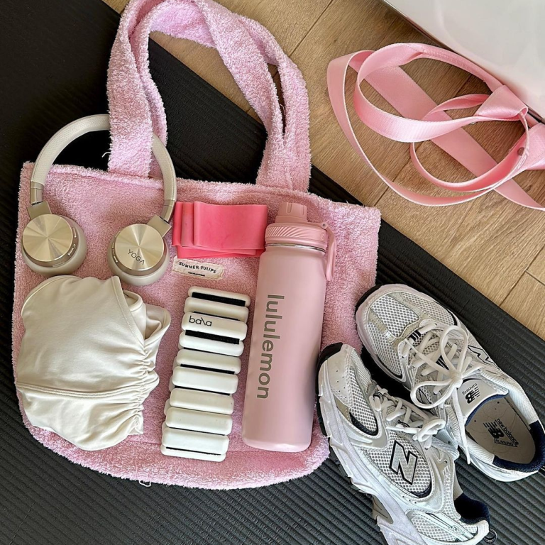 Ovo su predmeti koji bi trebalo da se nađu u torbi koju nosite na pilates