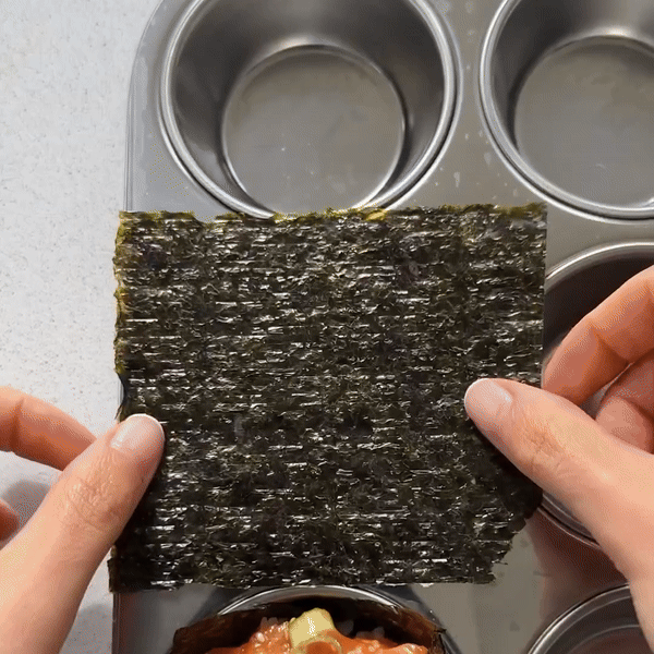 Ako smatrate da je priprema sushija komplikovana, probajte da ga napravite koristeći pleh za mafine
