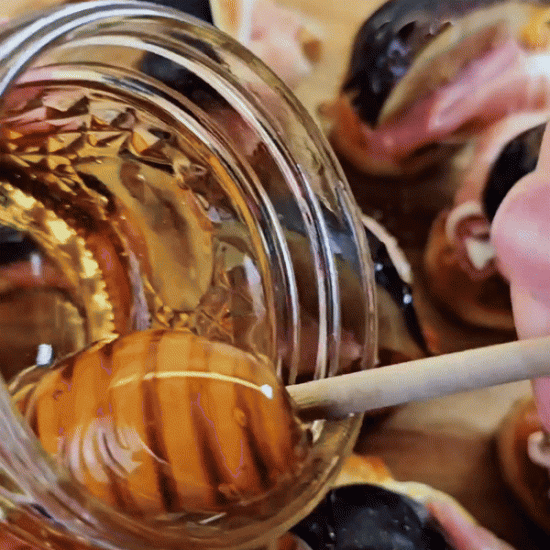 Brusketi sa smokvama, džemom, sirom i pršutom kao idealan sweet & salty letnji snack