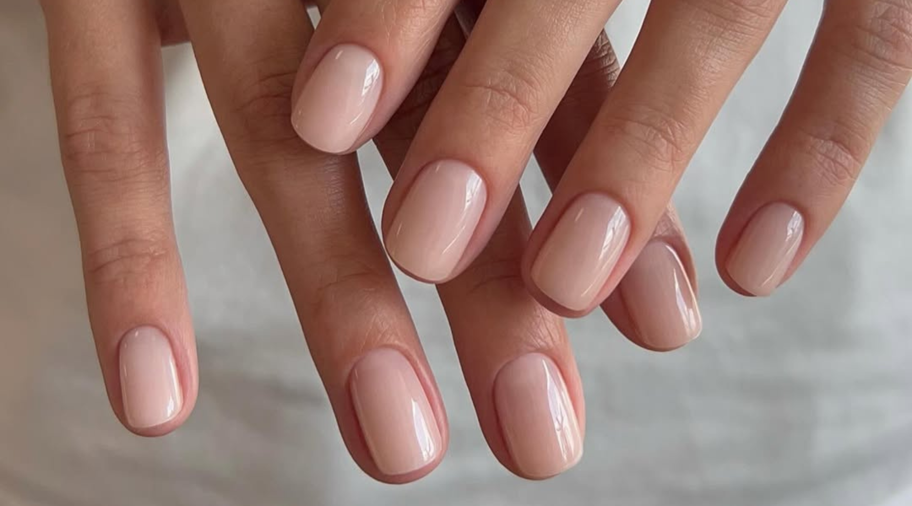 Niste sigurni kako da odaberete savršenu nude nijansu za naredni manikir? Imamo rešenje