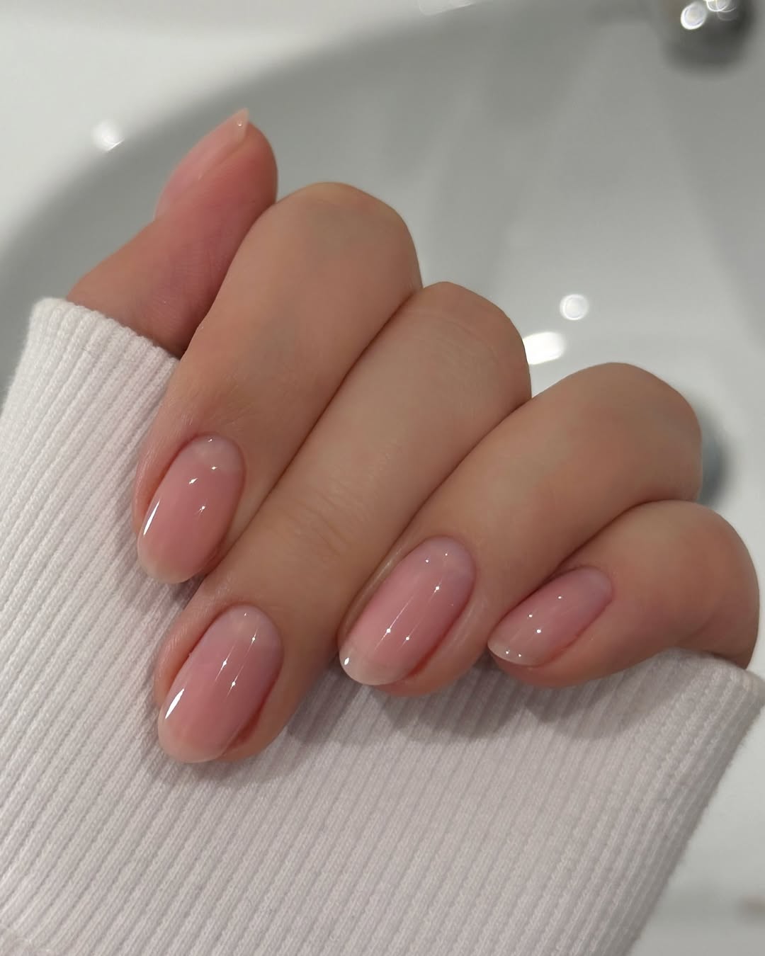Glossy nokti su IN, a njih postižemo upotrebom ovih top coat lakova