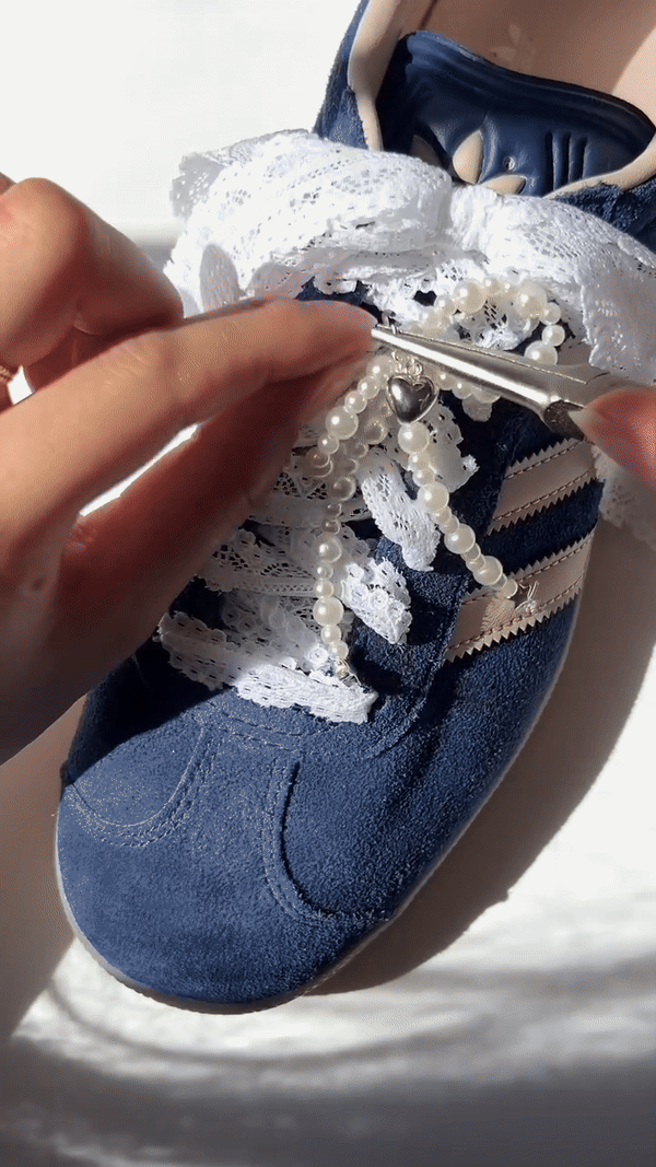 Želite da personalizujete omiljene patike? Privesci na pertlama su idealan način za to