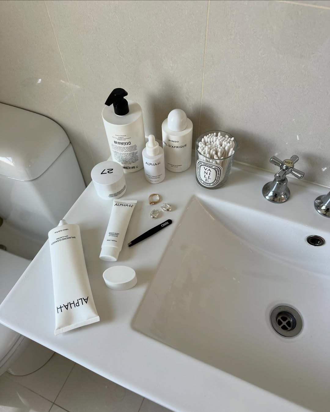 Skincare kapsulni neseser: Proizvodi koji su vam (zaista) potrebni