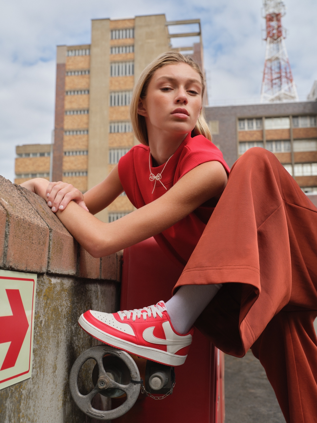 Color your way: Patike u vibrantnim bojama osvajaju proleće – znamo gde možete pronaći najpopularnije modele