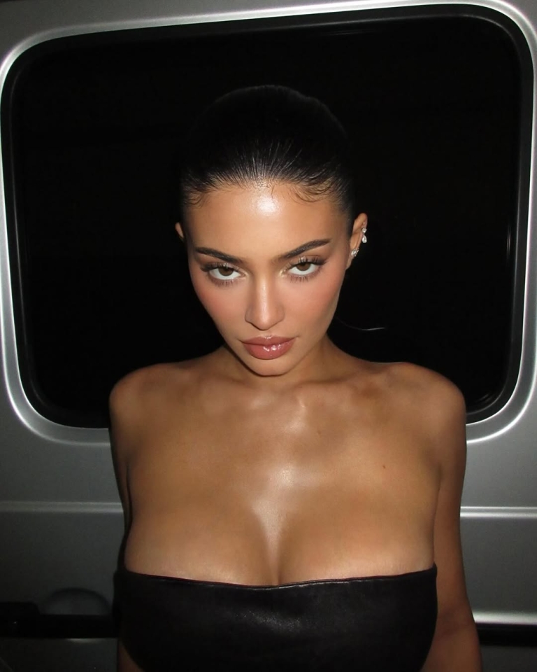 kylie cometics olovka za usne plumping parfem kylie jenner (1)