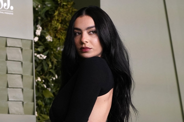 brat summer is not over: Charli XCX će glumiti i producirati horor film koji režira Takashi Miike