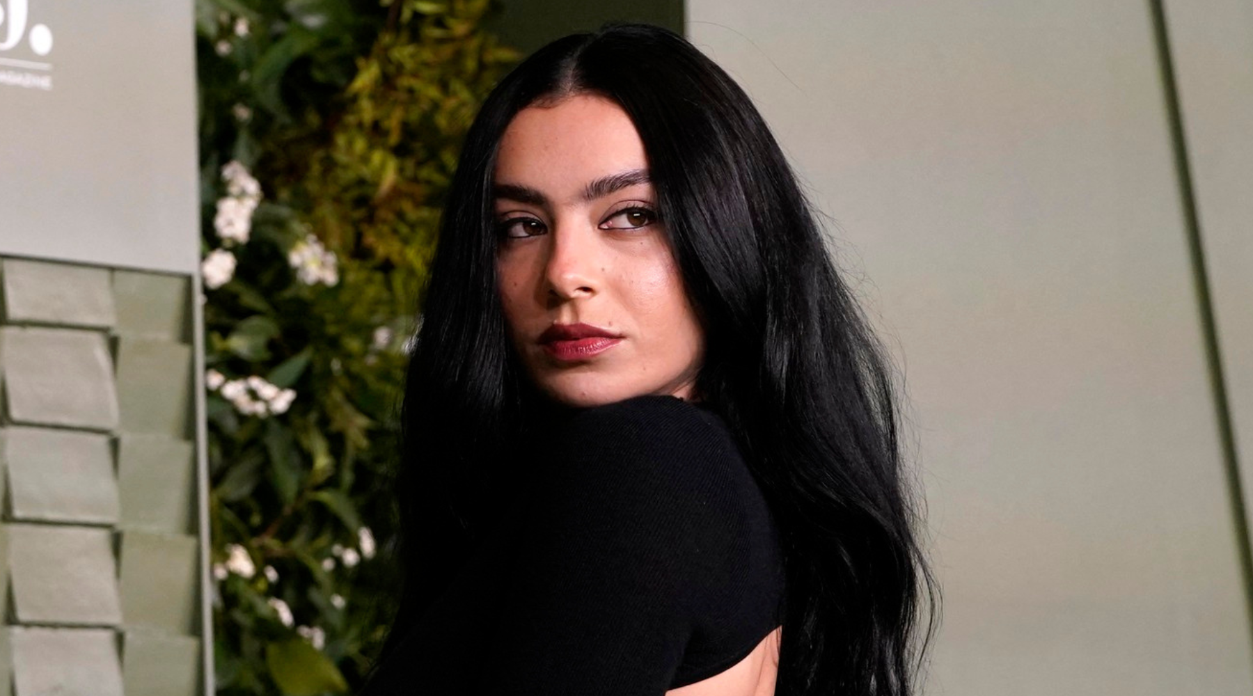 brat summer is not over: Charli XCX će glumiti i producirati horor film koji režira Takashi Miike