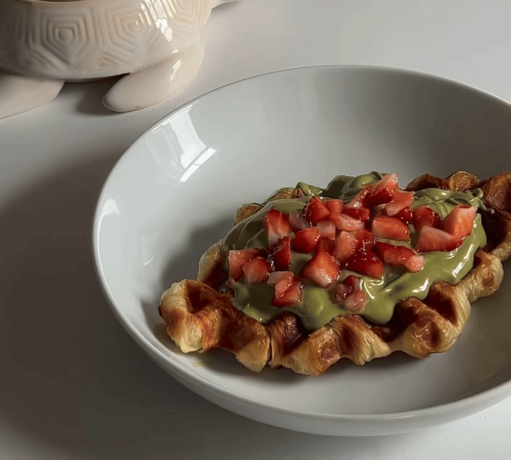 Jagode, matcha, bela čokolada… Pronašli smo novi omiljeni, a jednostavni desert