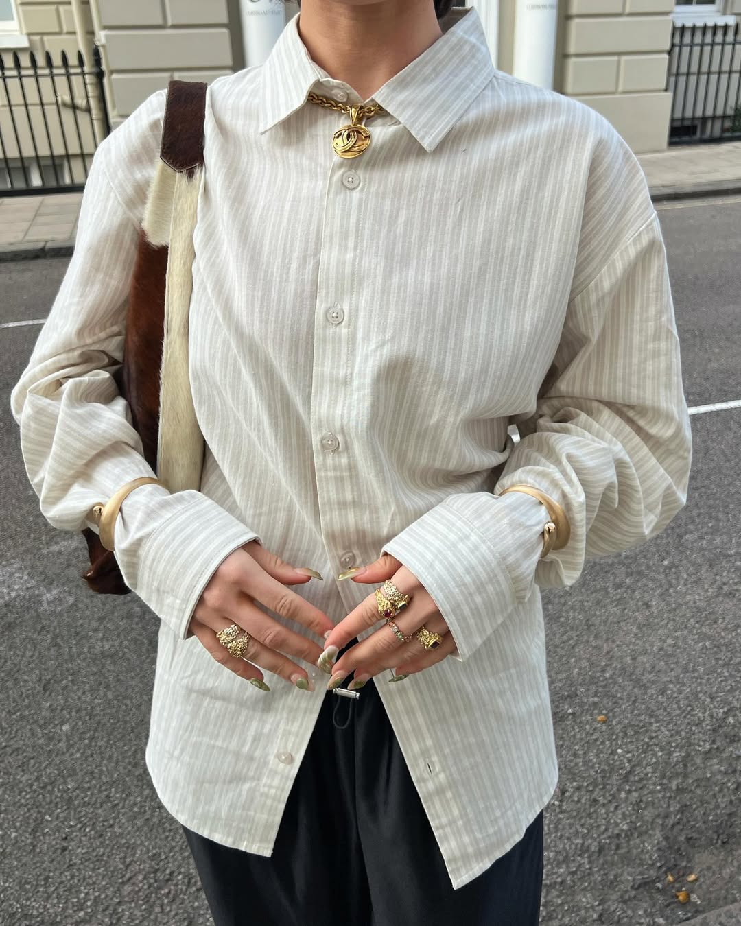 Styling sessions: Na koje sve načine može da se stilizuje klasična basic košulja?