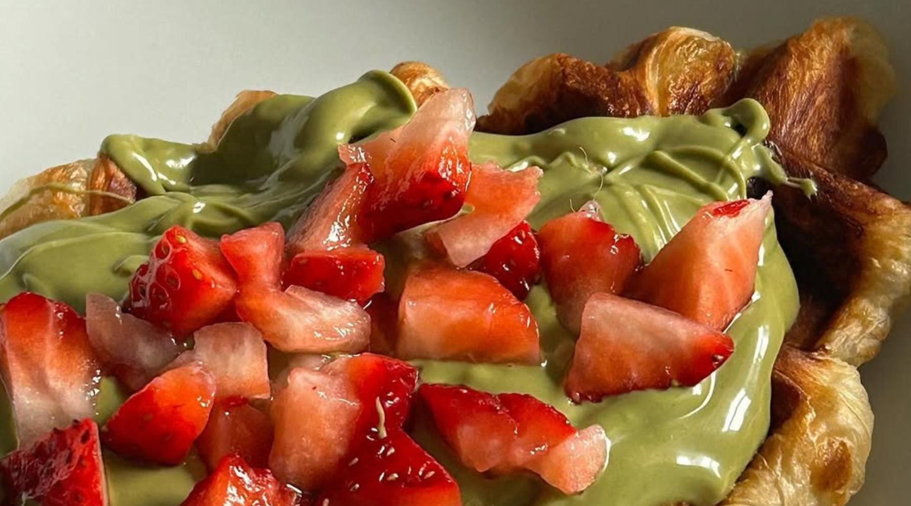 Jagode, matcha, bela čokolada… Pronašli smo novi omiljeni, a jednostavni desert