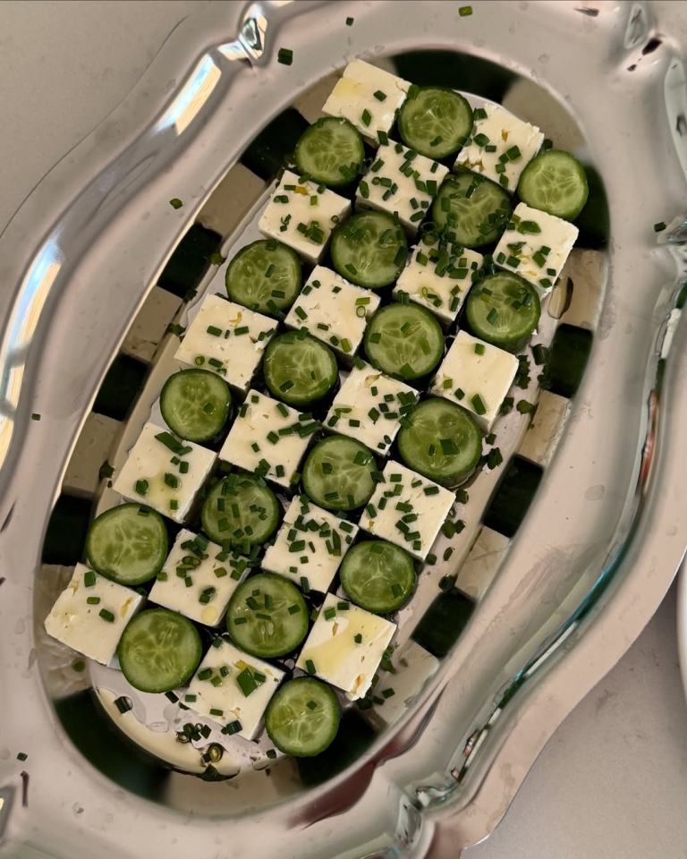 Mozaik salata – viralni gastro trend koji će ulepšati svaku trpezu