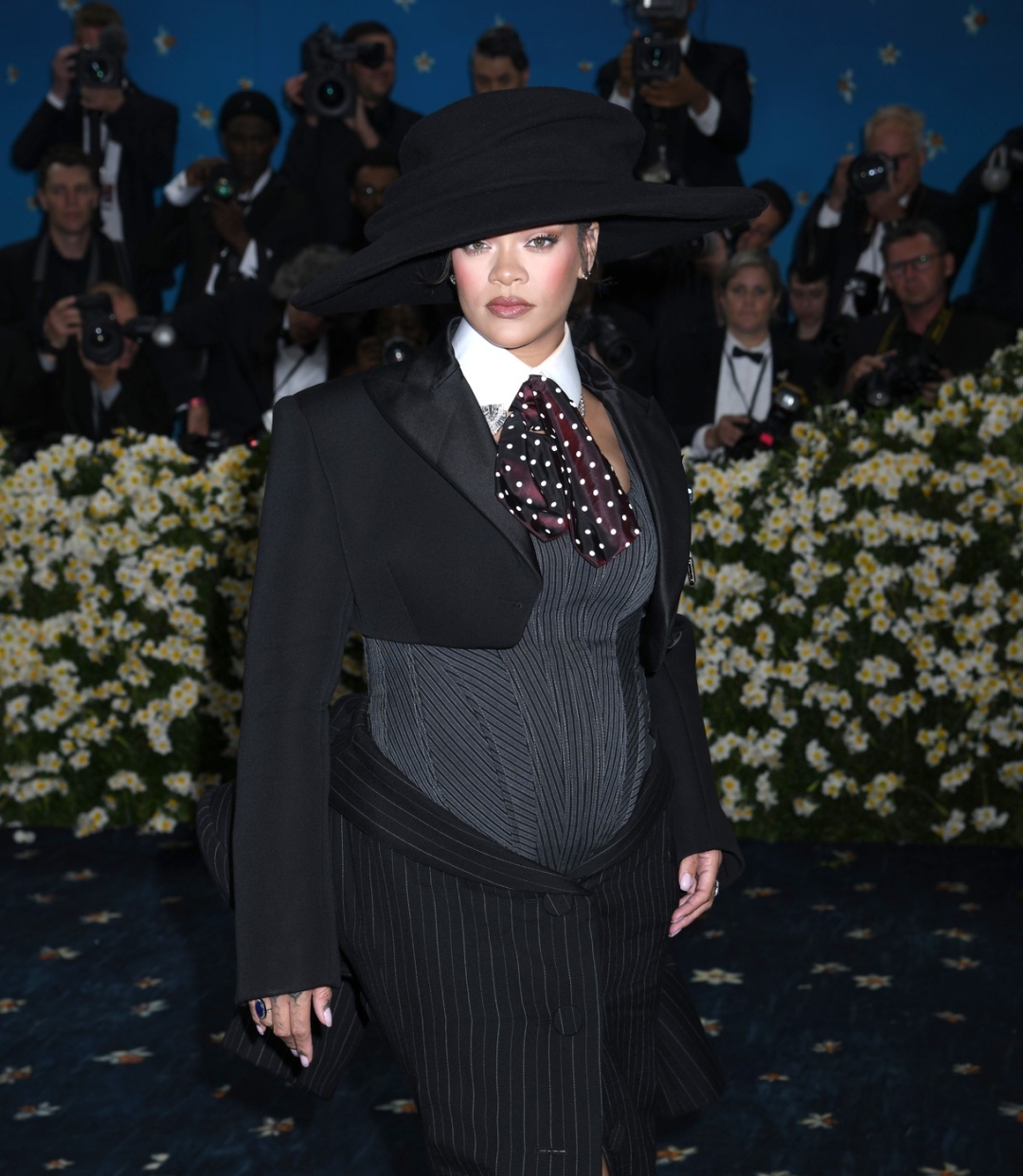 Rihanna x Met Gala: Otkrivamo svaki beauty korak koji je njen tim odradio za najvažniji modni događaj godine