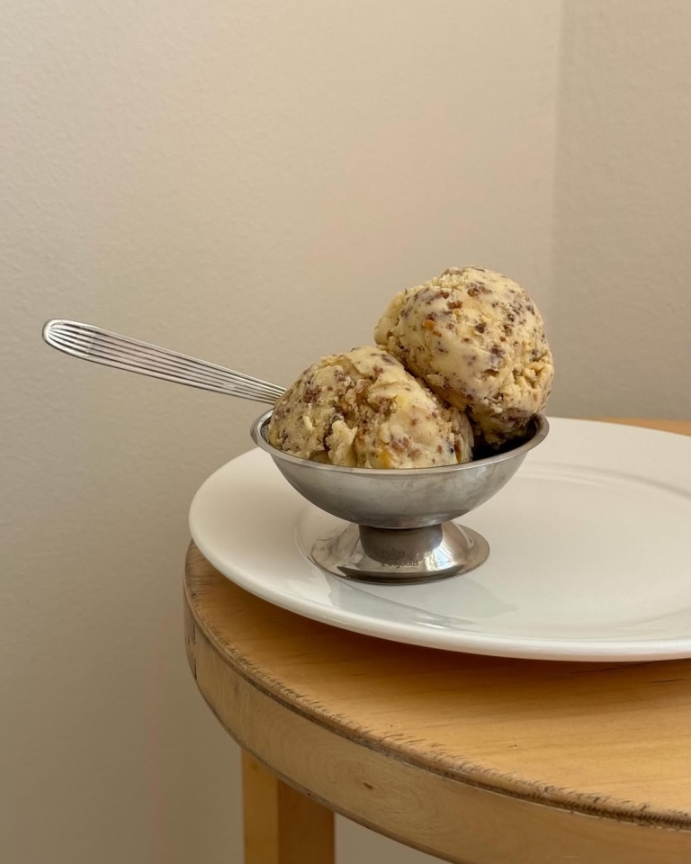 Sladoled za doručak? Evo zašto ovaj viralni recept za (homemade) desert želimo što pre da isprobamo