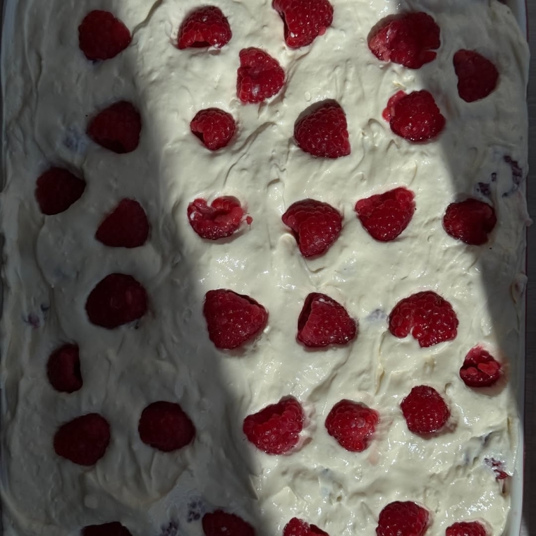 Tiramisu sa malinama: Recept za osvežavajući i jednostavan kolač