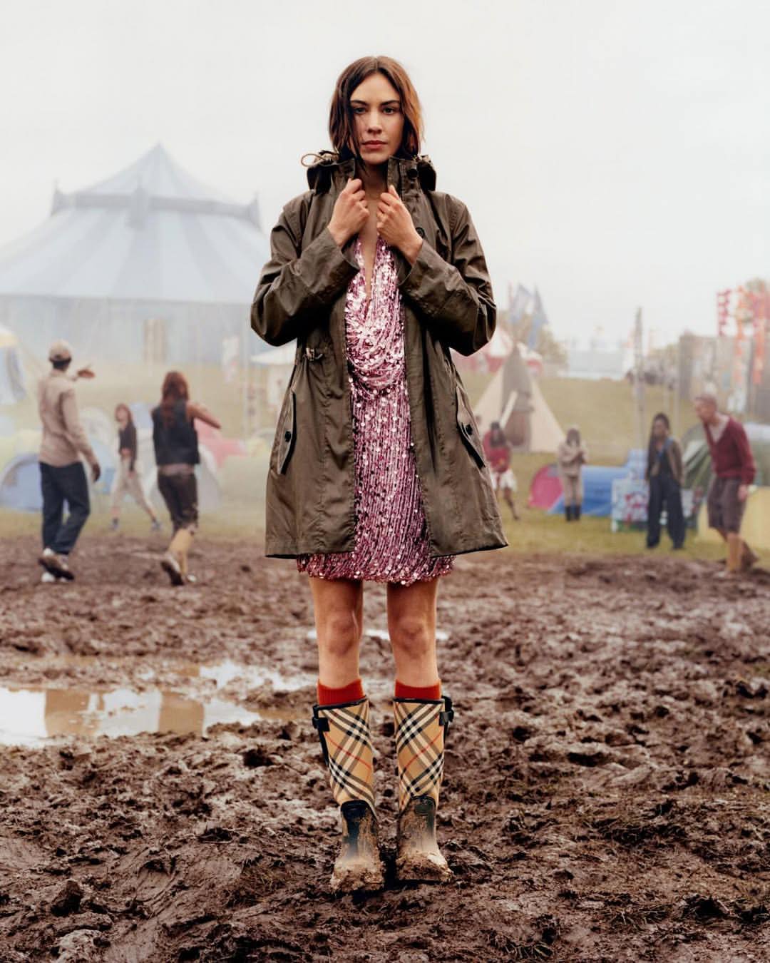 Grunge is back: Nova Burberry kampanja otvara sezonu letnjih festivala