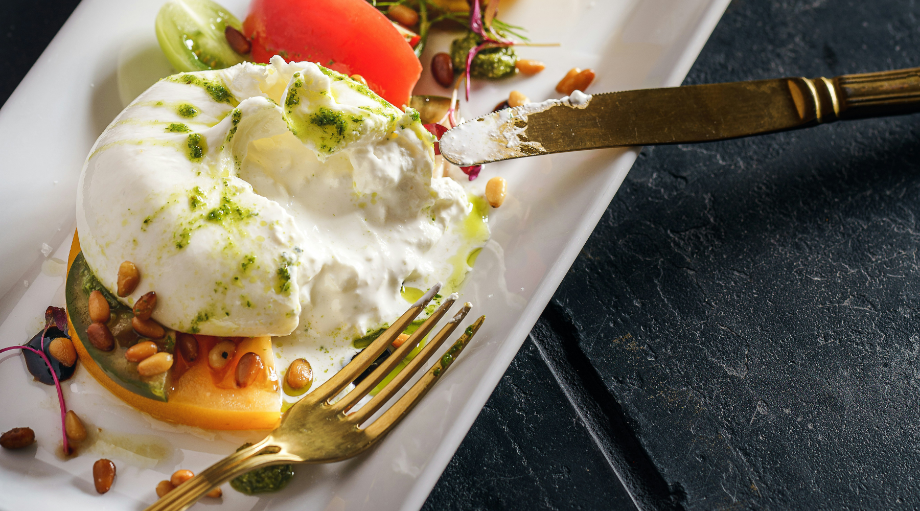 Mozzarella ili Burrata? Evo zašto ovog leta biramo obe