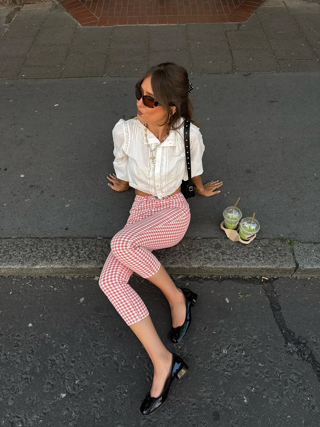 Ovaj model capri pantalona je osvojio Instagram zajednicu – i idealan je za sunčane dane