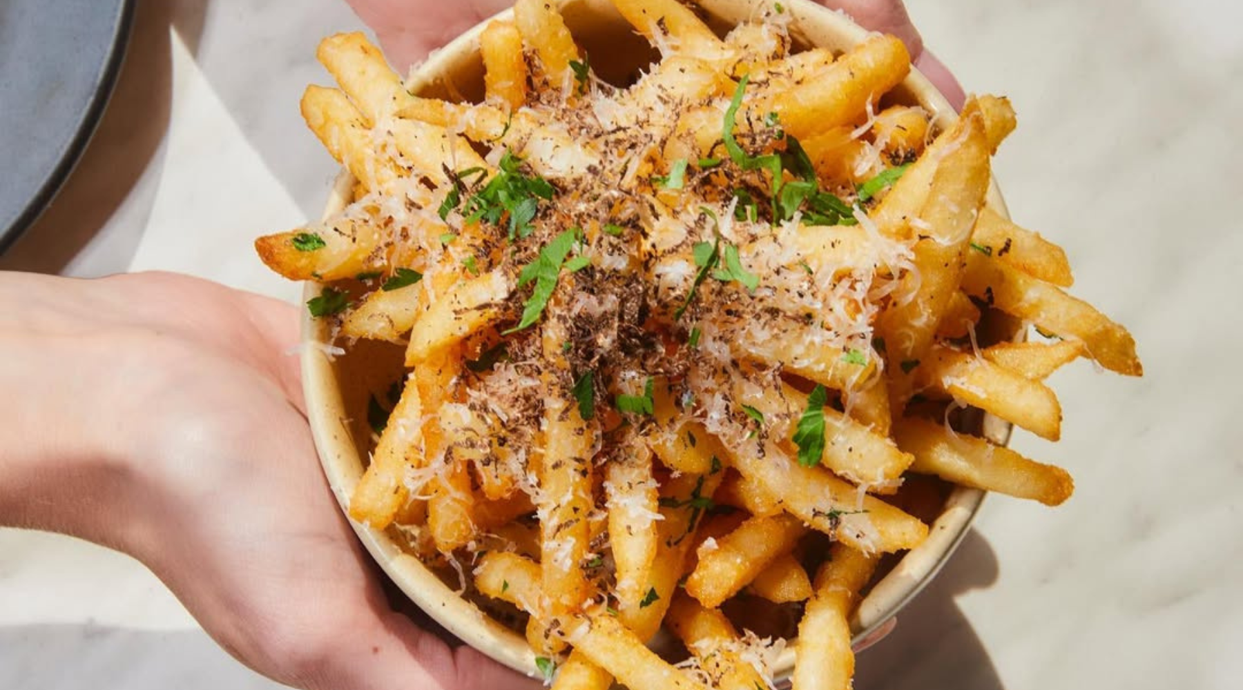 Neobična poslastica osvaja Njujork: Soft serve sladoled s vrućim pomfritom i svežim tartufima