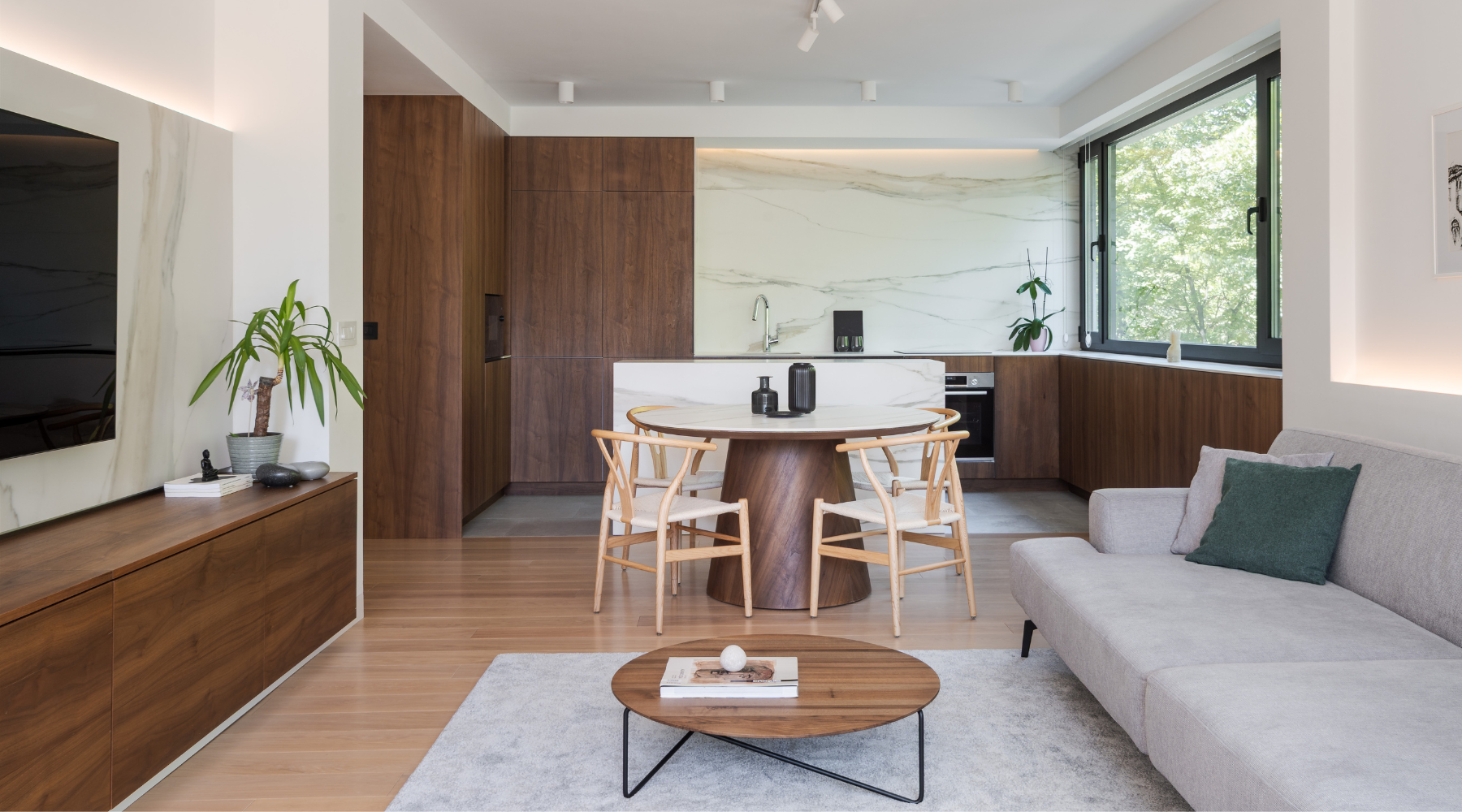 Home tour: Stan na Novom Beogradu u kom dominiraju topli tonovi i elegantan životni ambijent