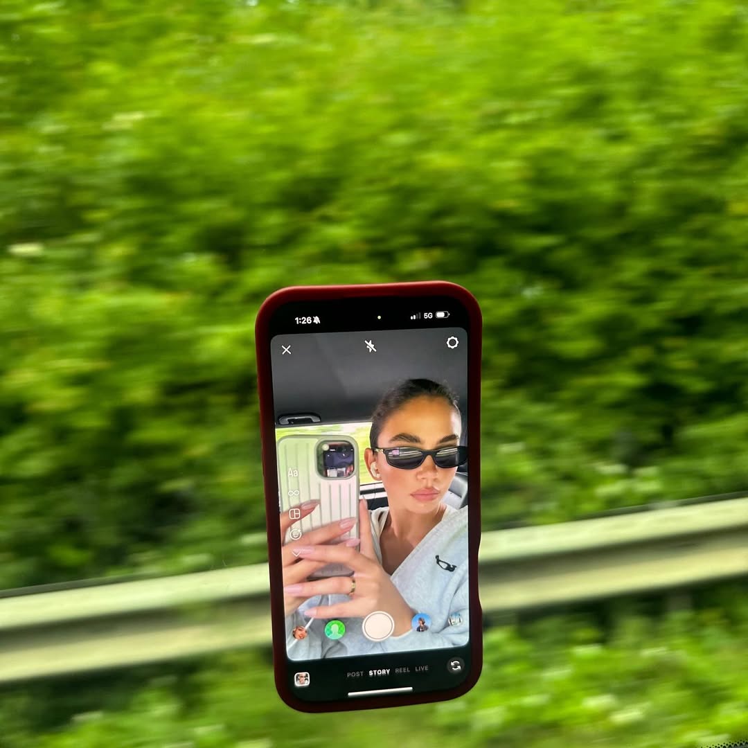 Gen Z ne ispušta telefon iz ruku – zato je sada nikad veći fokus na maskama i aksesoarima za mobilne