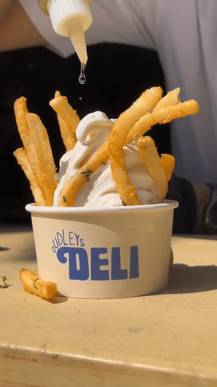 Neobična poslastica osvaja Njujork: Soft serve sladoled s vrućim pomfritom i svežim tartufima