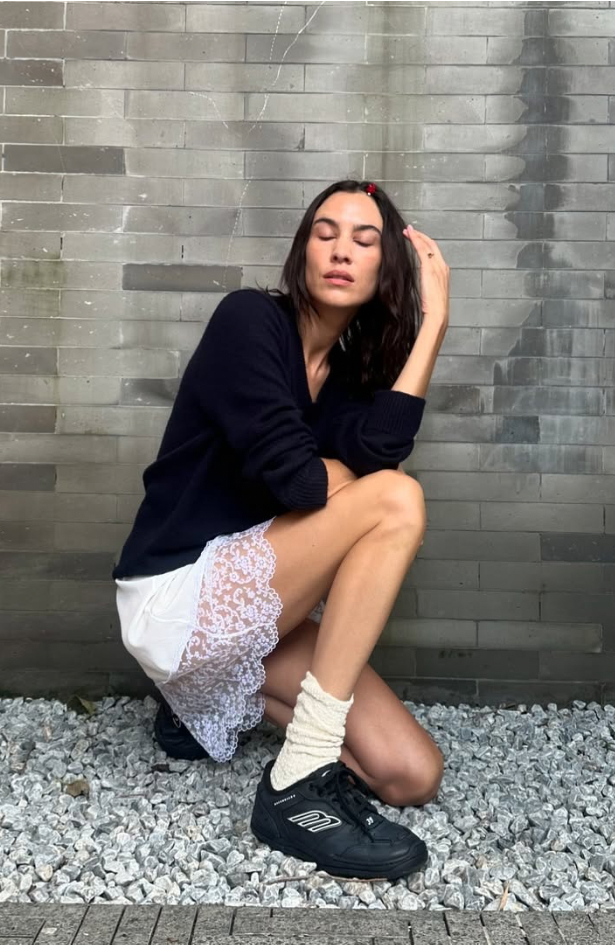 Alexa Chung approved: Novi model Balenciaga patika osvaja modnu scenu
