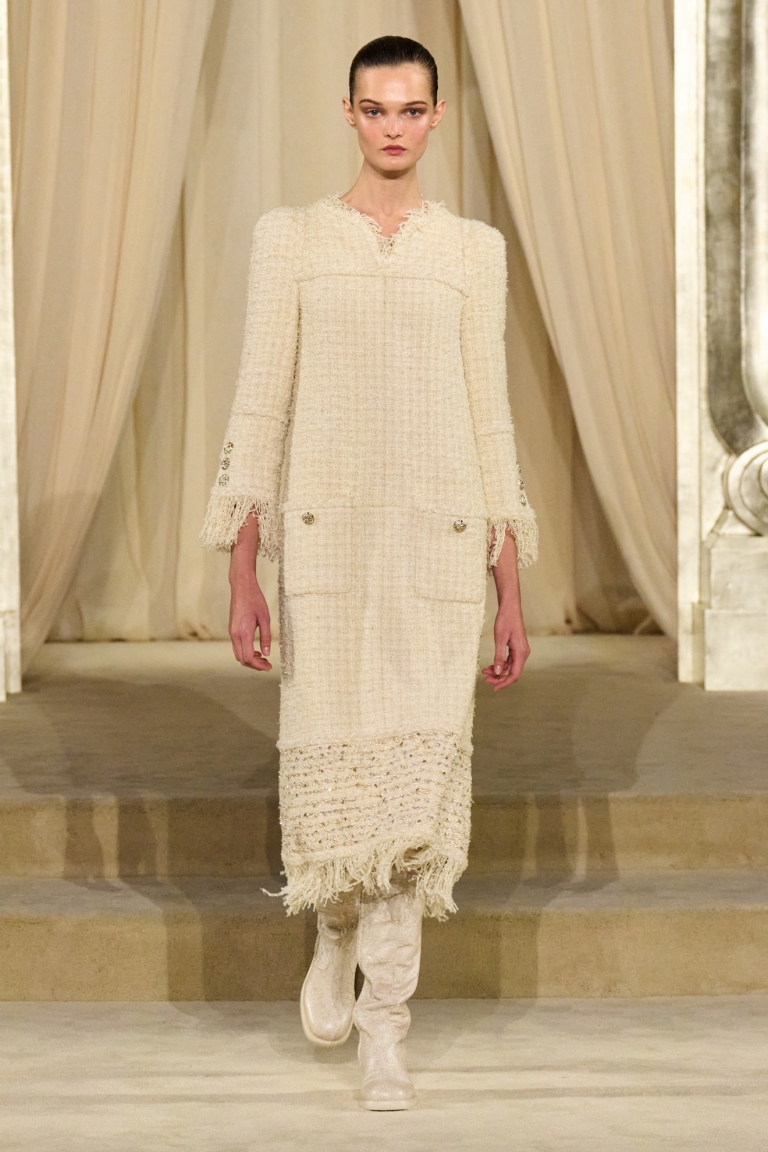 Grand Palaisu, predstavljajući omaž osnivačici brenda Gabrielle Chanel i njenom prvom ateljeu visoke mode.