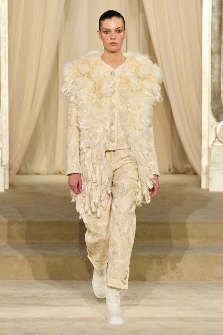 Grand Palaisu, predstavljajući omaž osnivačici brenda Gabrielle Chanel i njenom prvom ateljeu visoke mode.
