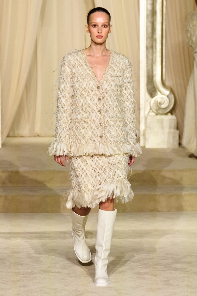 Grand Palaisu, predstavljajući omaž osnivačici brenda Gabrielle Chanel i njenom prvom ateljeu visoke mode.