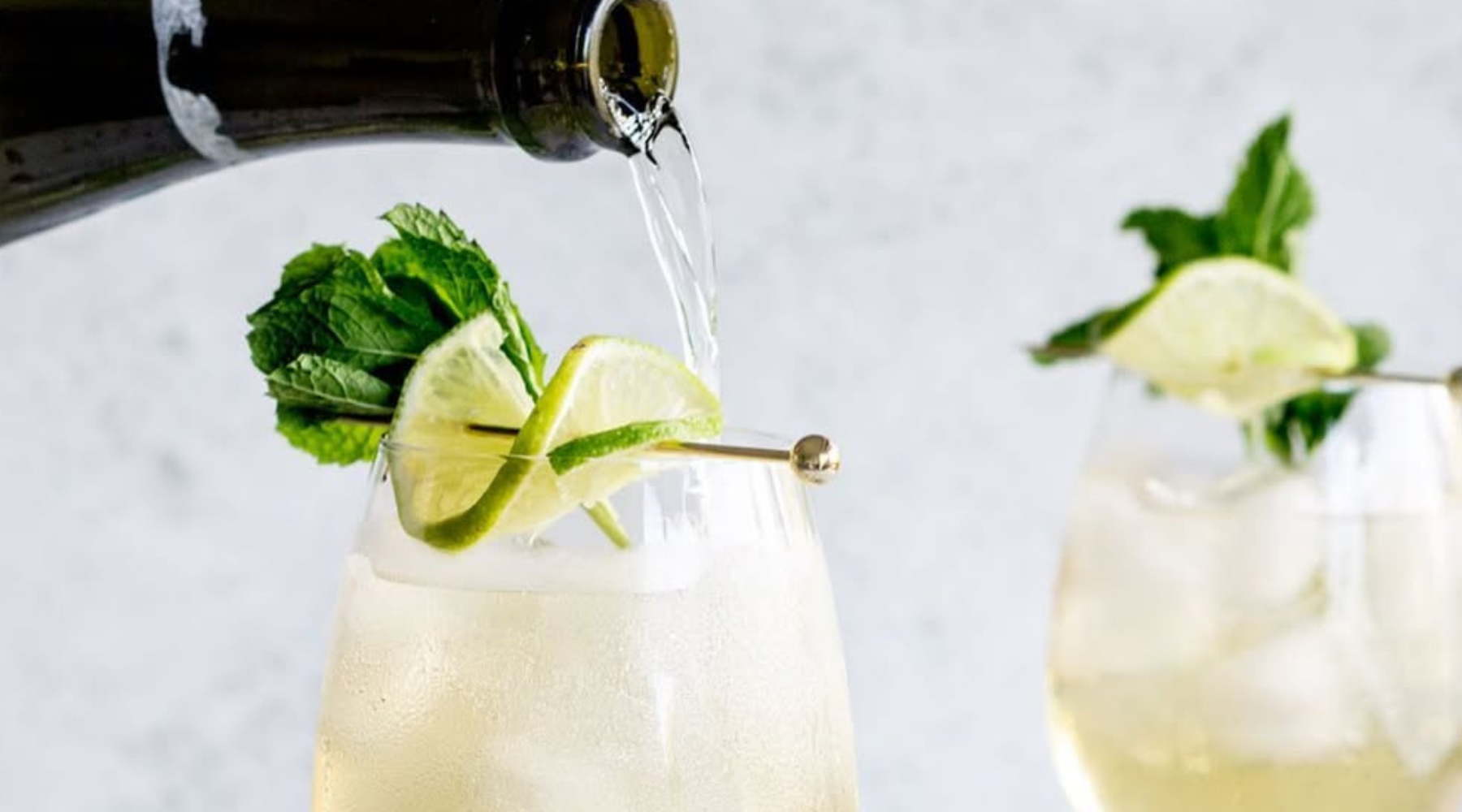 Hugo Spritz je koktel koji će ovog leta nadmašiti čuveni Aperol Spritz