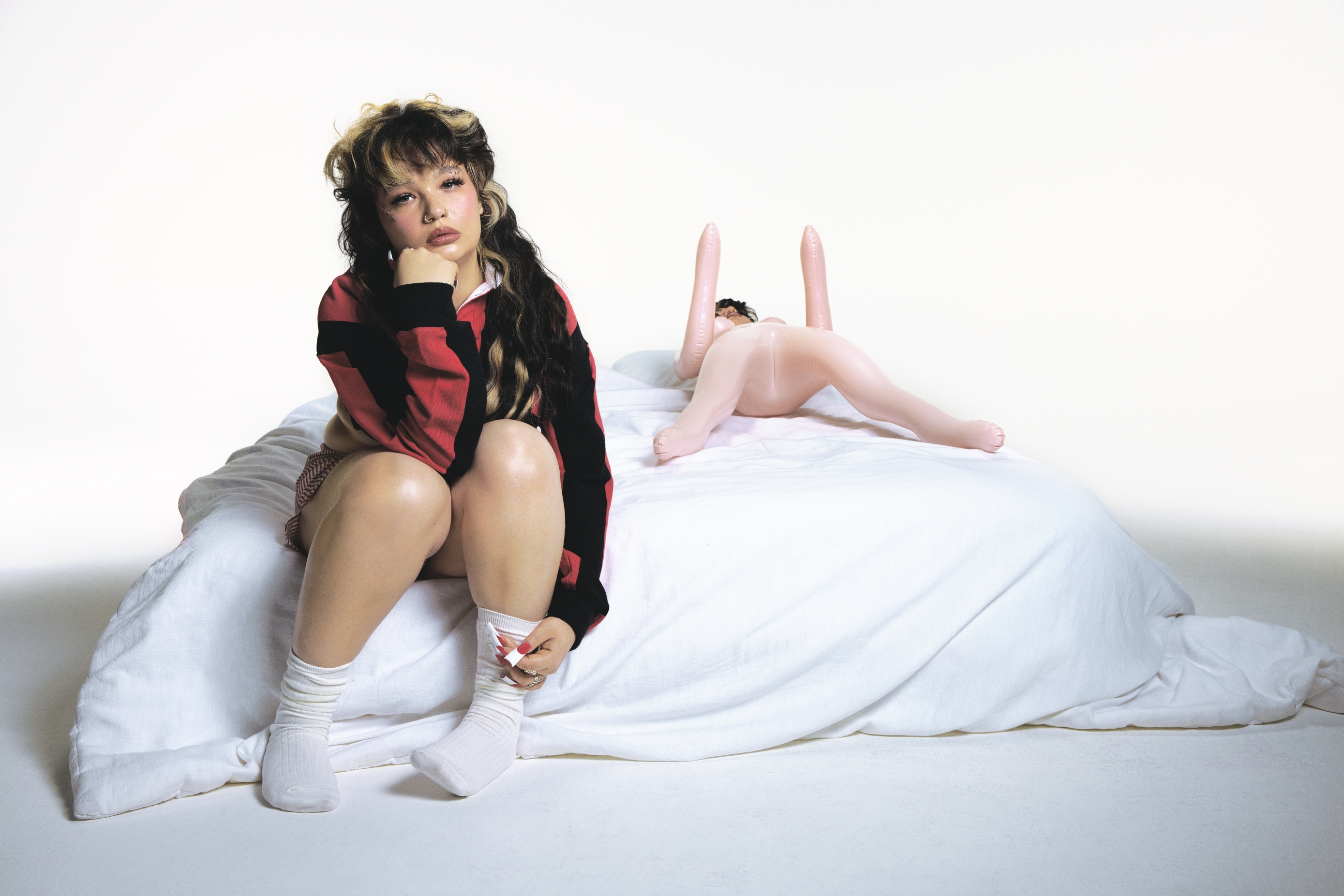 Lola Young objavila novi singl „d£aler“ i najavila album