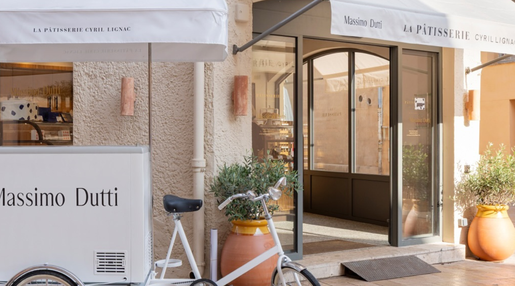 Massimo Dutti ima novi pop-up u Saint Tropezu, a u kolaboraciji sa poznatom francuskom poslastičarnicom