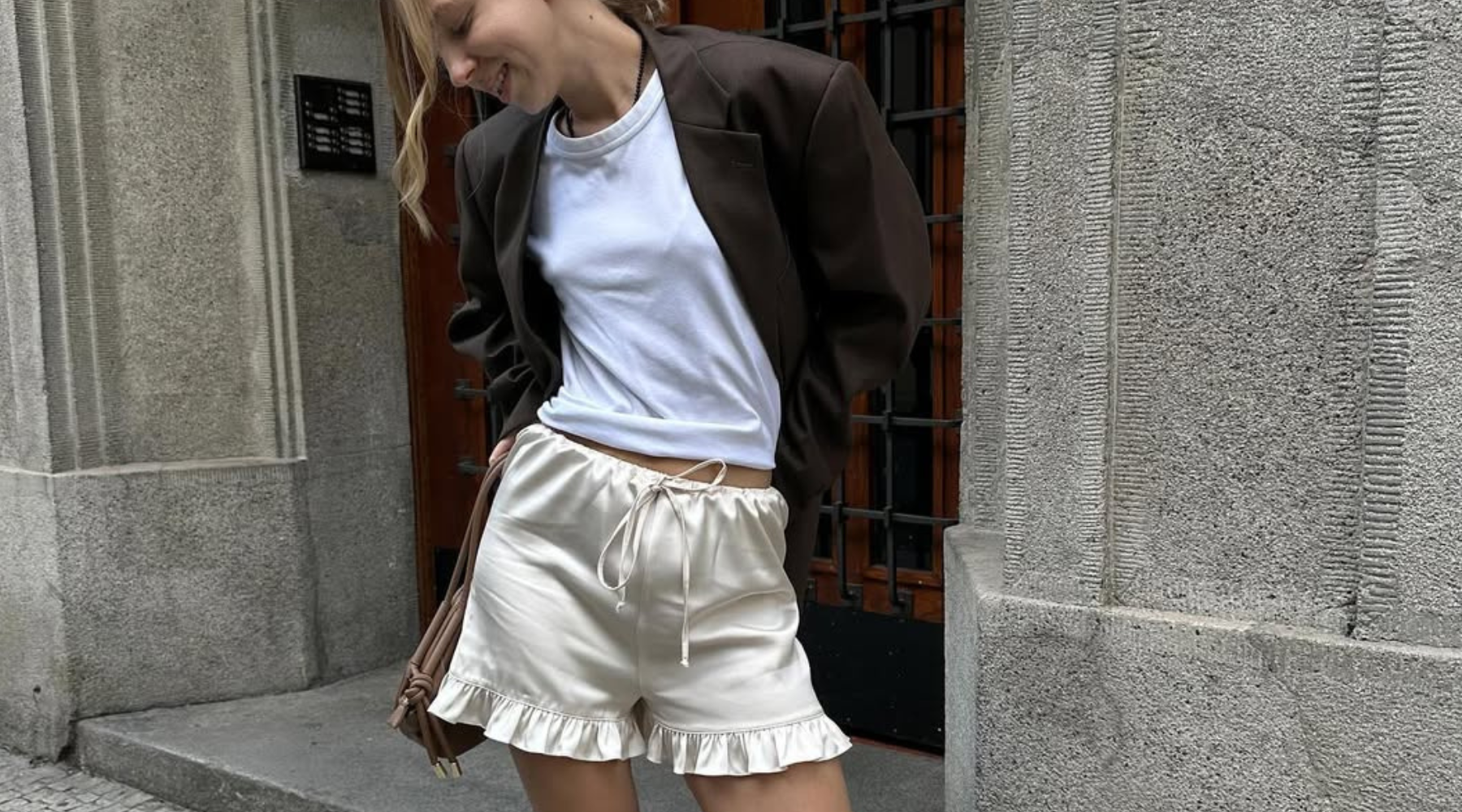 Trend alert: Svileni i satenski šortsevi su svuda
